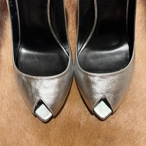 ✅SOLD SAINT LAURENT - Picture 3 of 9